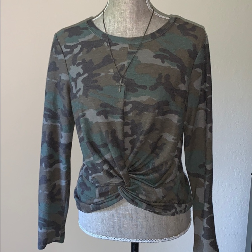 πΊπ¦HOST PICK!!Anthropology Drew Camo Top - Picture 1 of 11